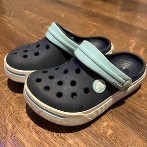 Kids Navy & light blue Crocs
